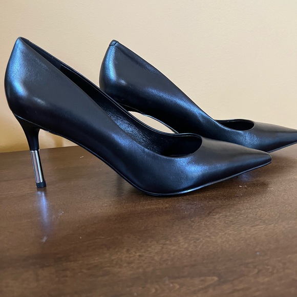 Byblos Black Pumps (EU 40/US 9) women's couture - Picture 3 of 6